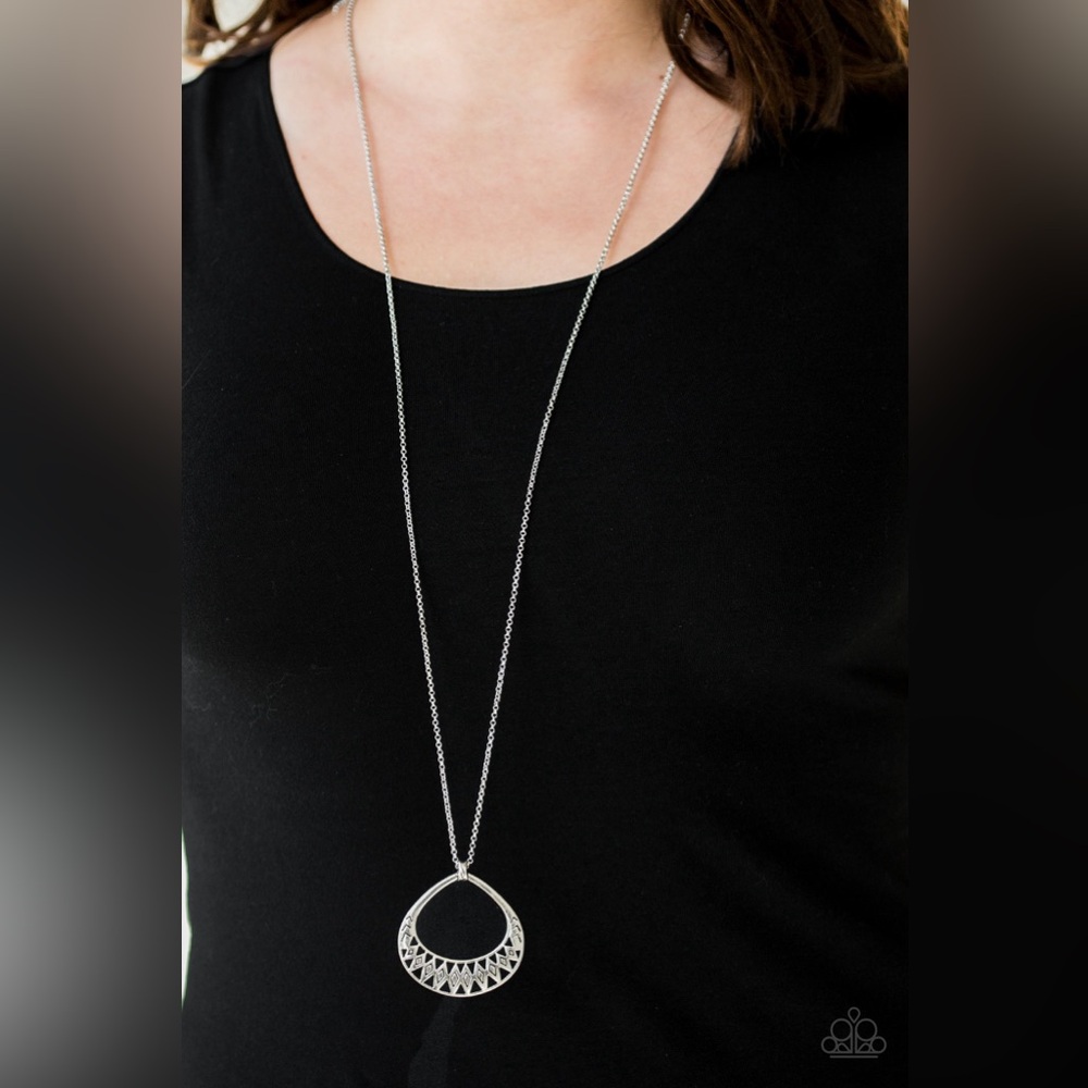 ❤️‍🔥5/$25❤️‍🔥 Prehistoric Drama Silver Necklace